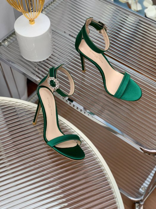 Босоножки фото 3