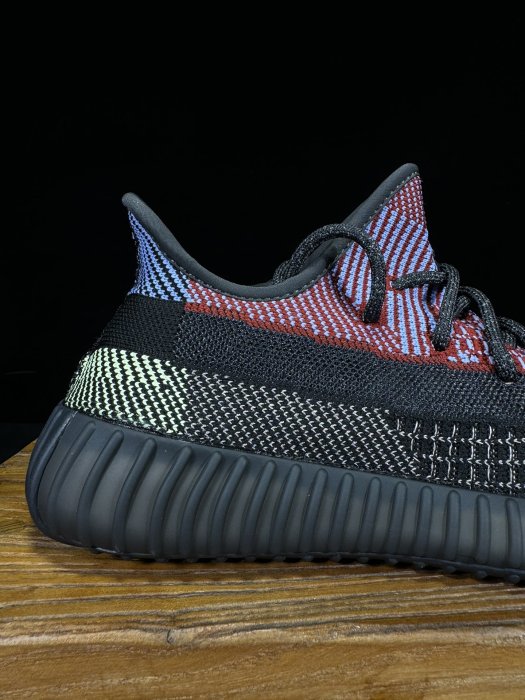 Кросівки Yeezy 350V2 фото 5