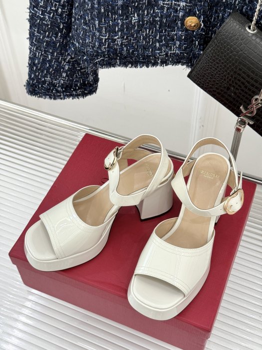 Босоножки фото 2