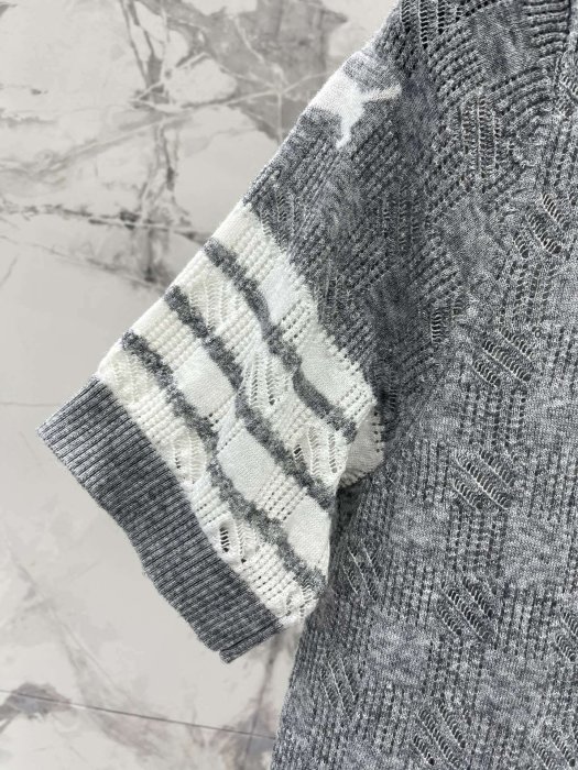 T-shirt women's фото 6