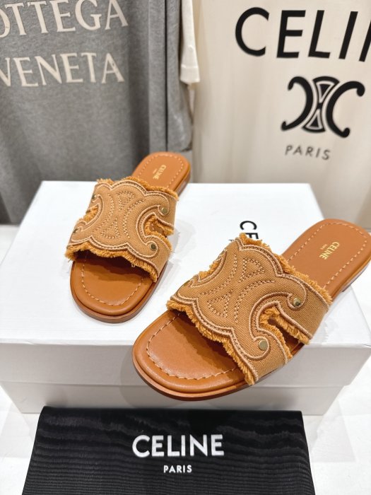 Шлепанцы женские фото 7