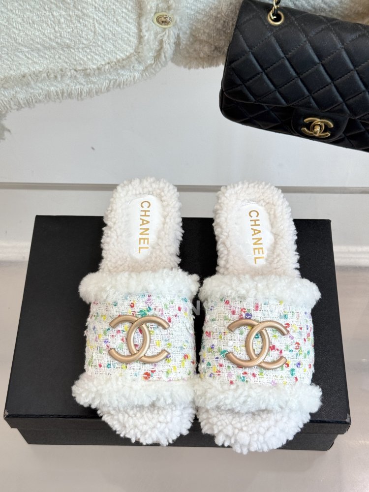 Шлепанцы женские фото 4