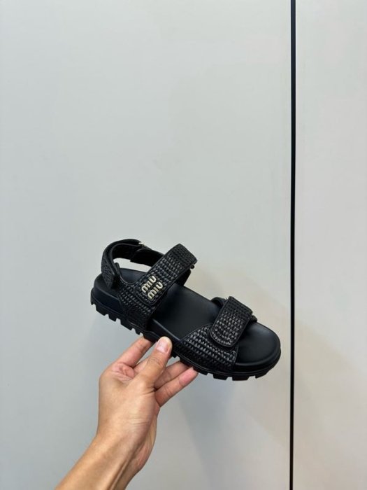 Сандалі жіночі фото 6