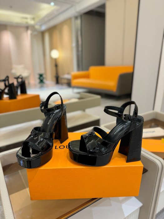 Босоножки фото 6