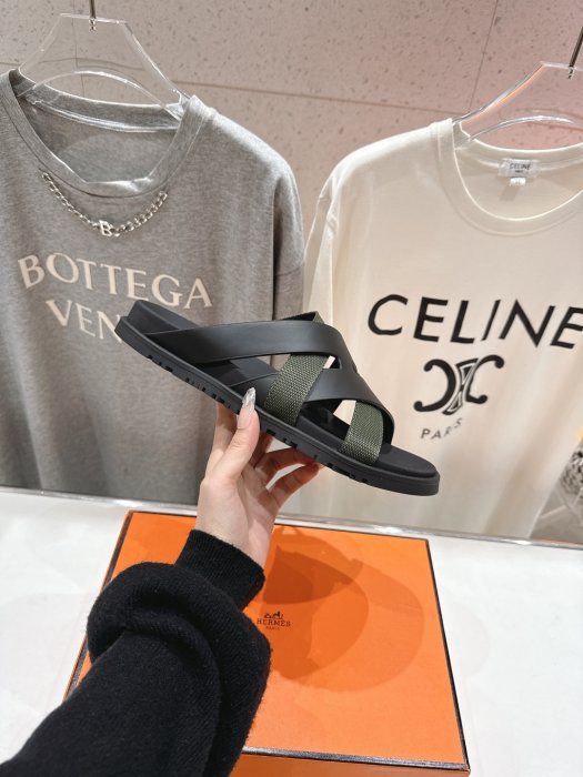 Шлепанцы женские фото 5