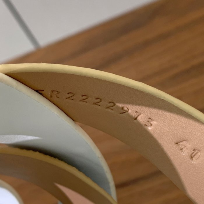 Сандалі жіночі фото 9