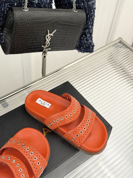 Шлепанцы женские фото 5