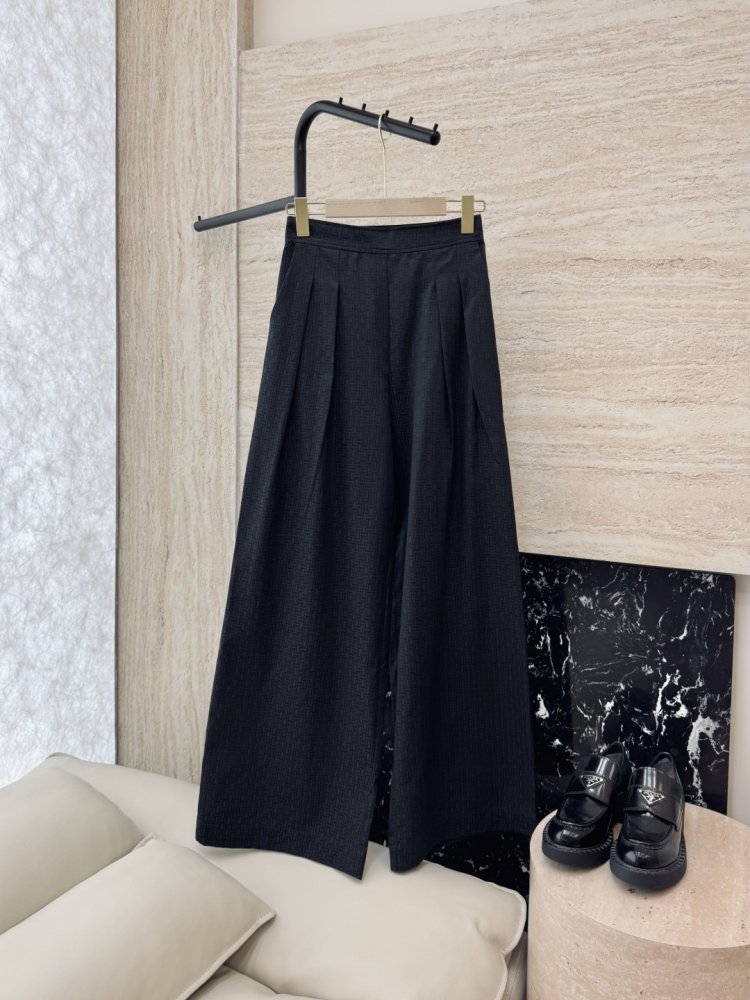 Широкі брюки з темним візерунком