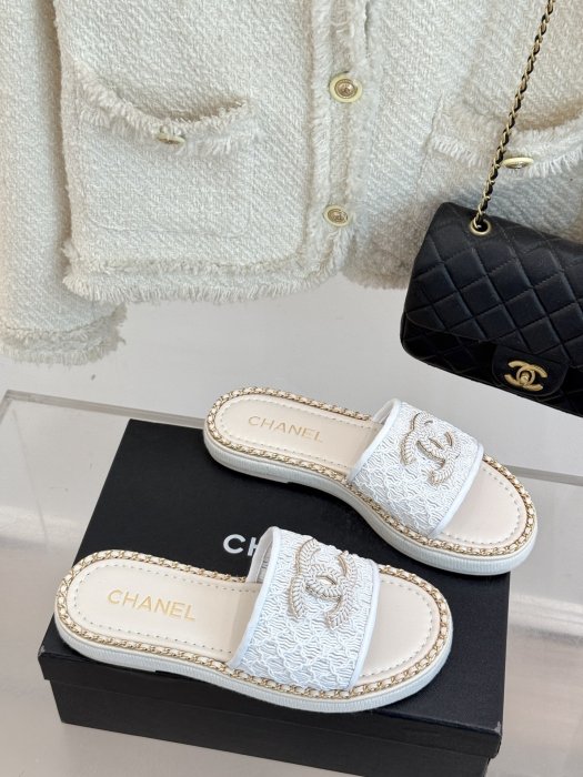 Шлепанцы женские фото 3