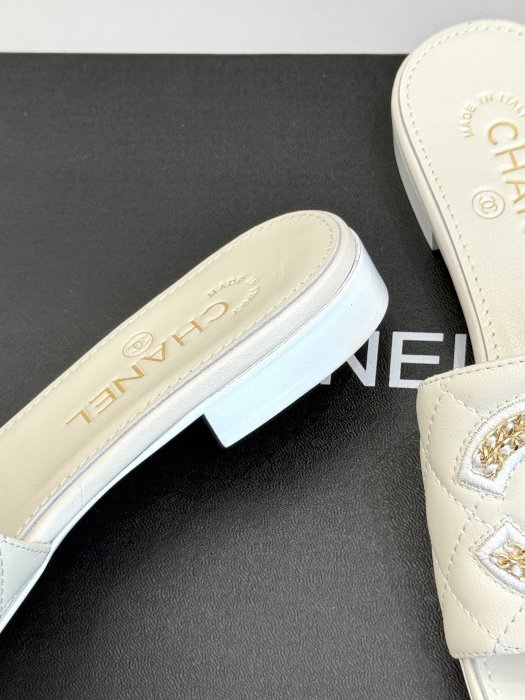 Шлепанцы женские фото 6