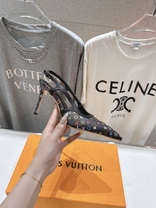 Босоножки фото 5