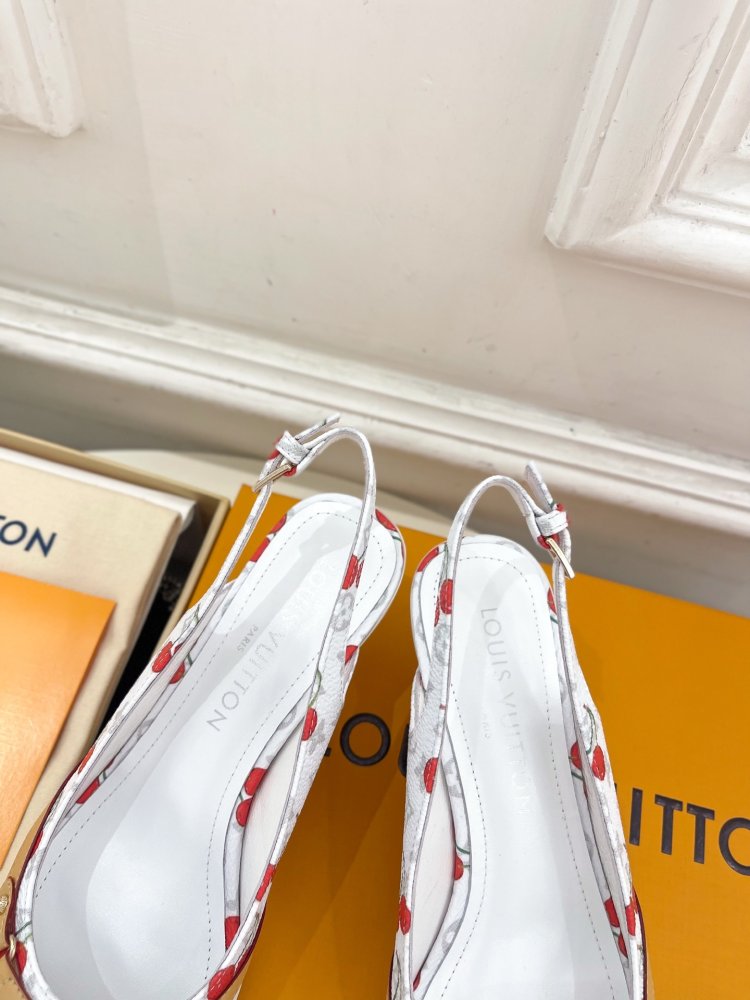 Босоножки фото 8