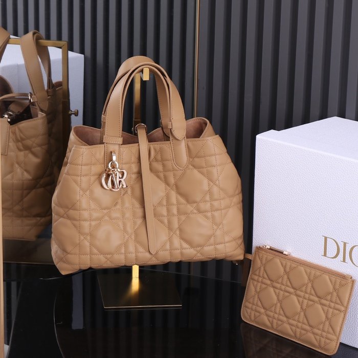 A bag women's Dior Toujours 28.5 cm