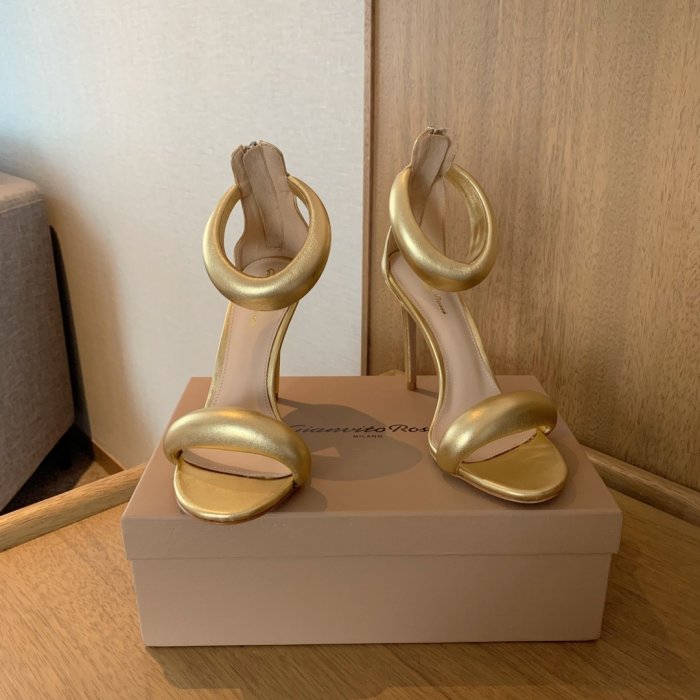 Босоножки фото 2