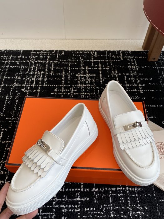 Лоферы кожаные женские фото 7