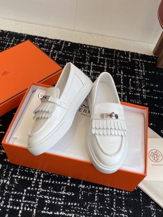 Лоферы кожаные женские фото 5