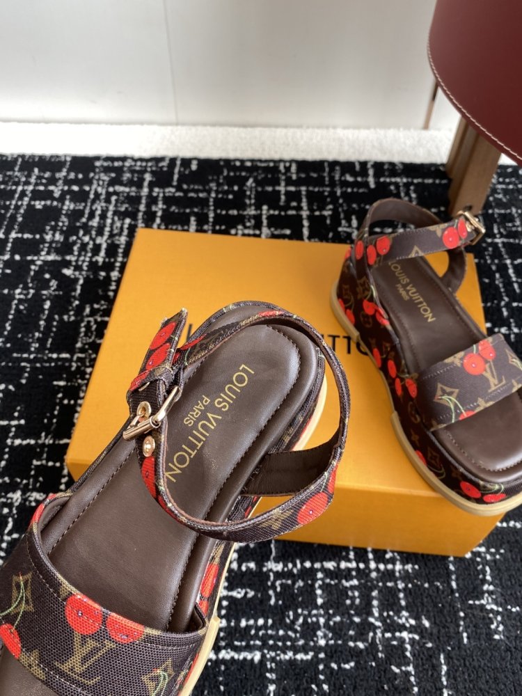 Сандалии женские фото 8