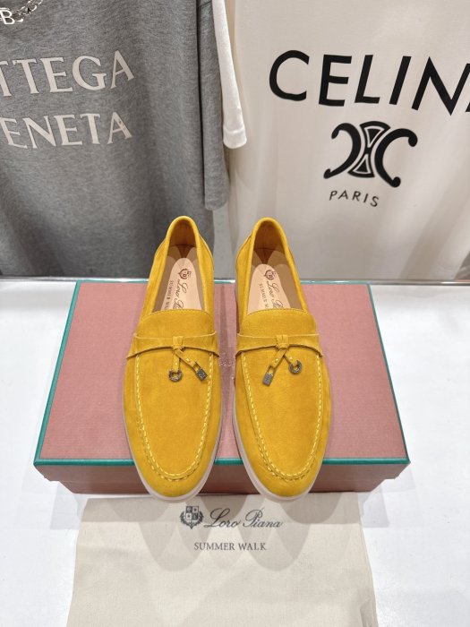 Лоферы женские