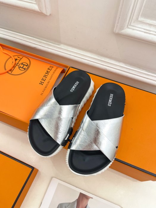 Шлепанцы женские фото 5