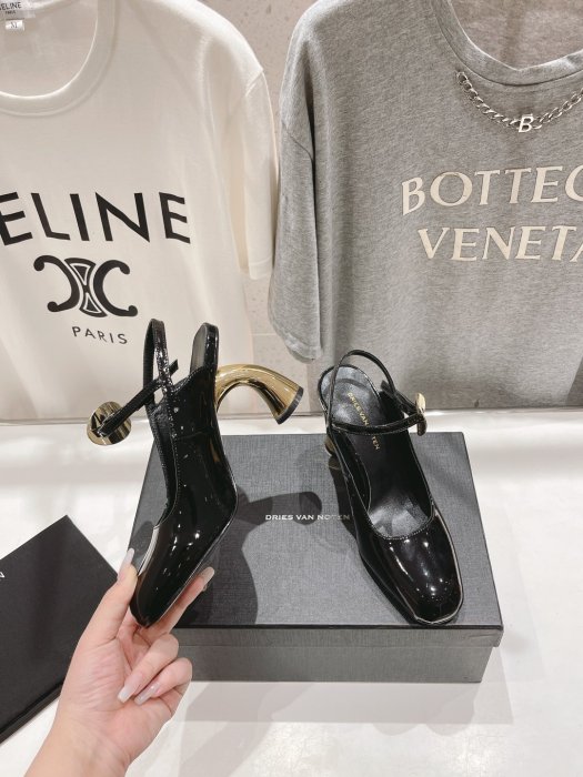 Босоножки фото 3