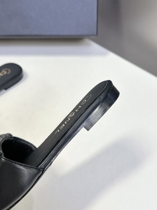 Шлепанцы женские фото 8