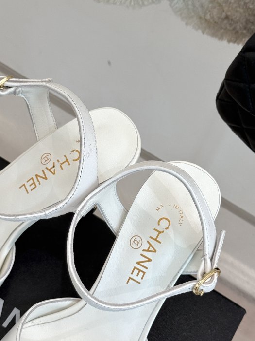 Босоножки фото 8