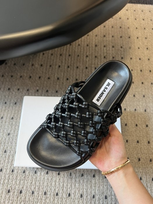 Шльопанці жіночі фото 8