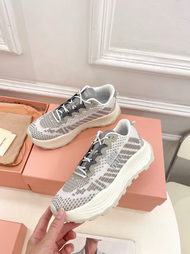 Кроссовки женские фото 3