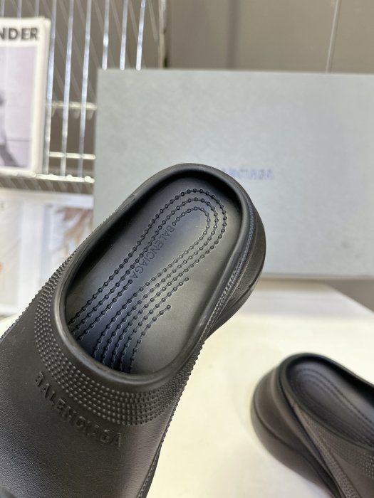 Шлепанцы фото 8