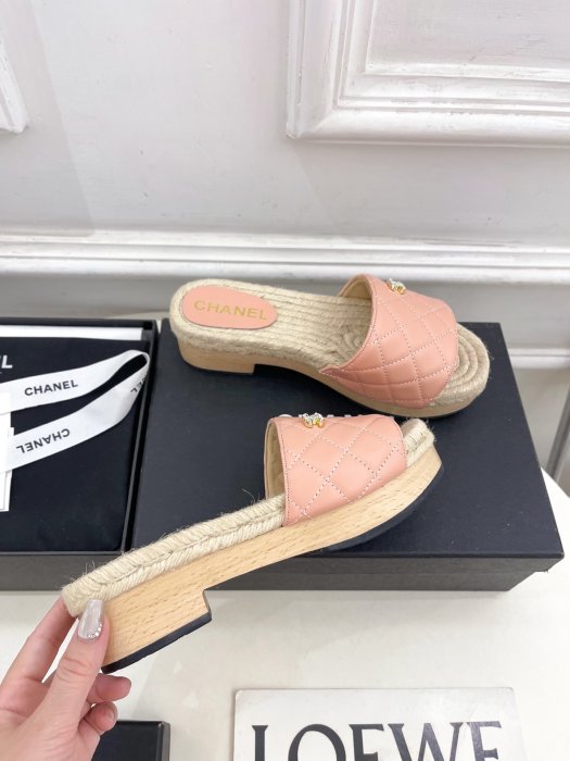 Шлепанцы женские фото 4