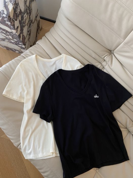 Футболка жіноча