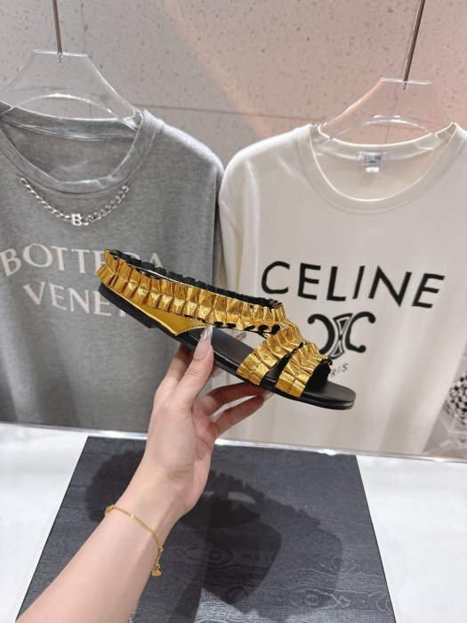 Шлепанцы фото 5