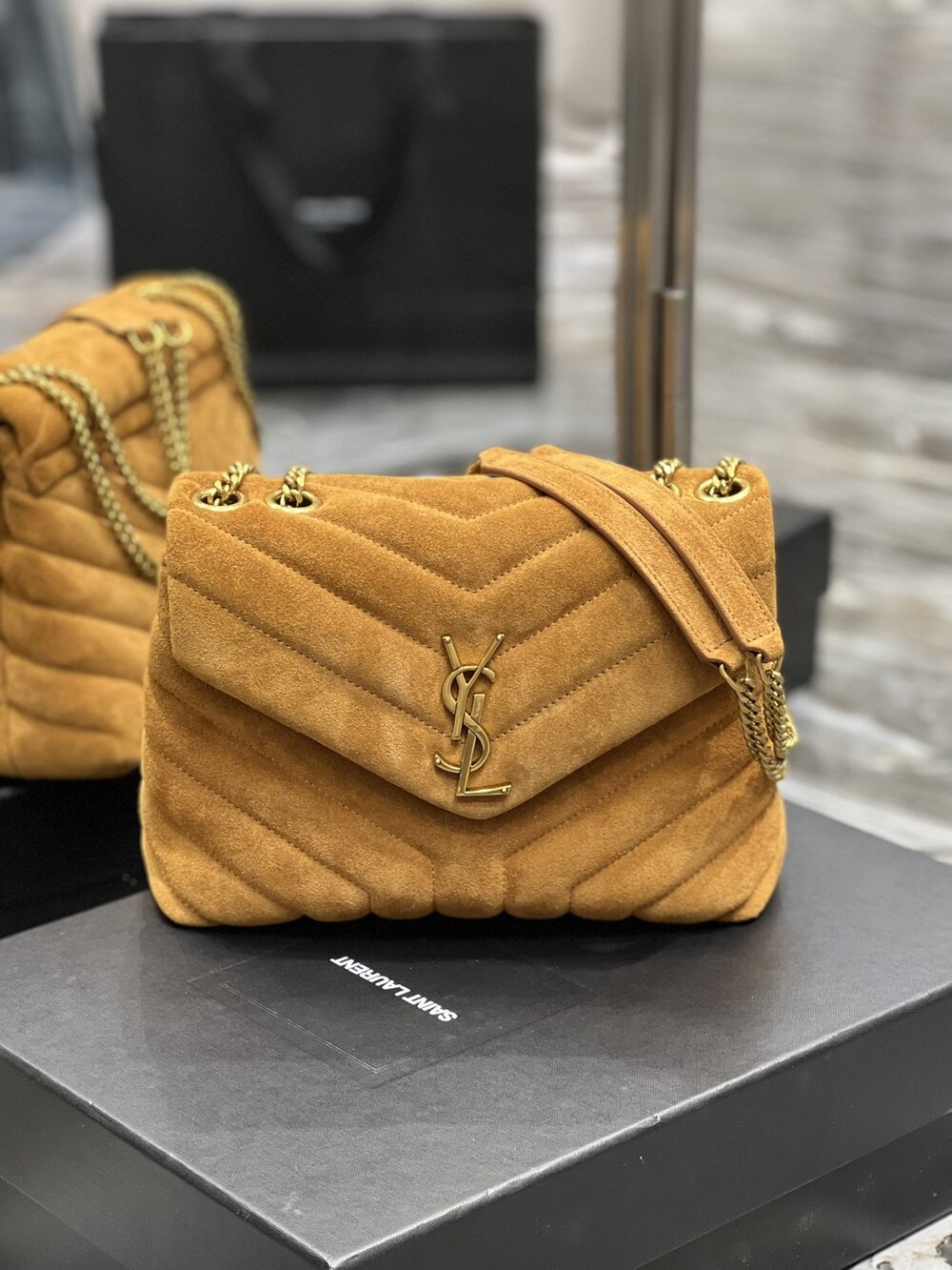 A bag LOULOU CHAIN BAG 25 cm