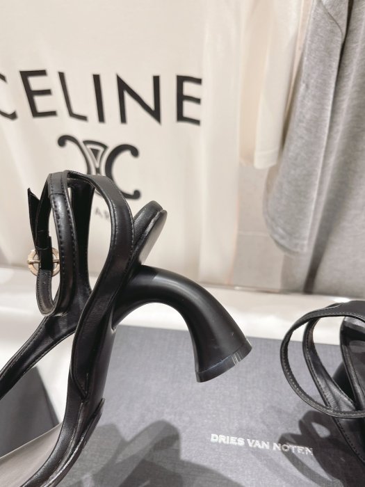 Босоножки фото 6