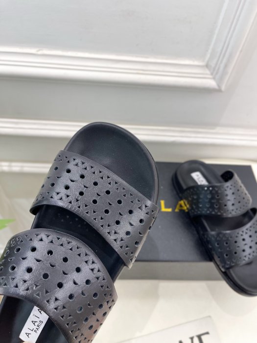 Шлепанцы женские фото 6