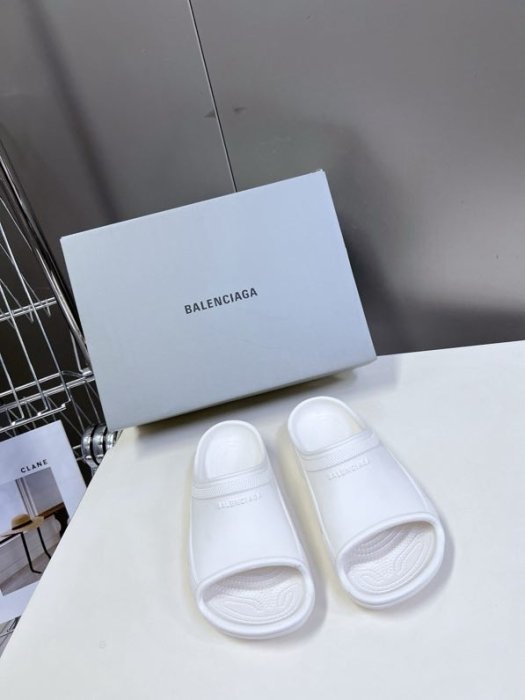 Шлепанцы женские фото 6