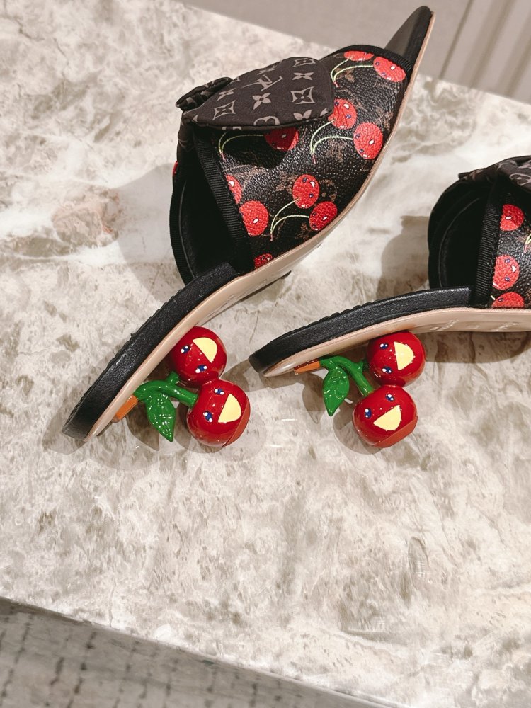 Босоножки фото 5