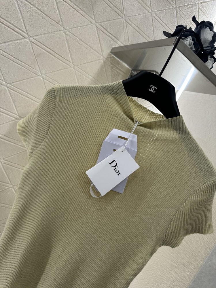 Футболка жіноча фото 3