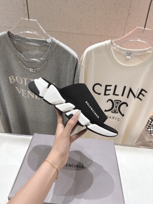 Шлепанцы женские фото 5