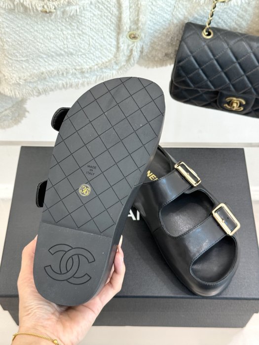 Шлепанцы женские фото 9