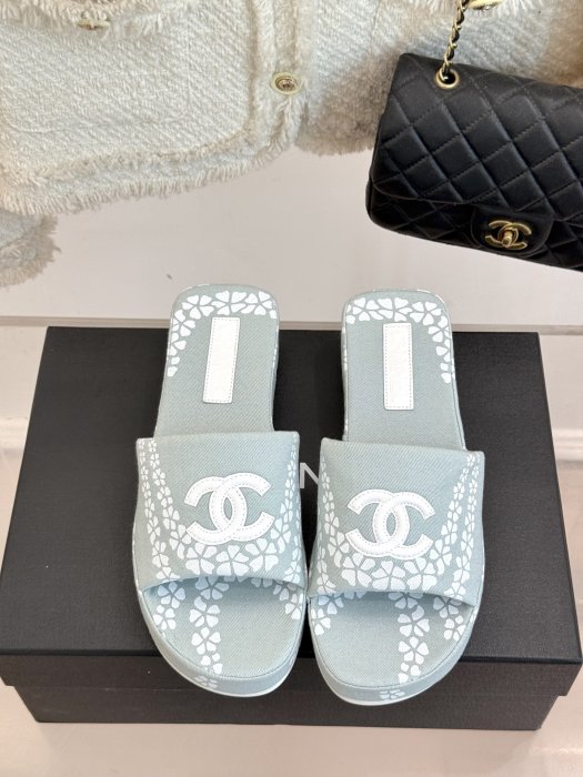 Шльопанці жіночі фото 4