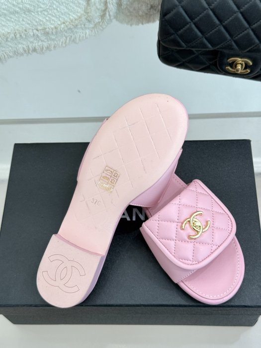 Шлепанцы фото 9