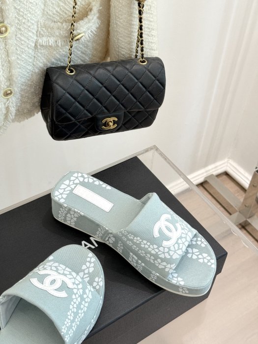 Шльопанці жіночі фото 5