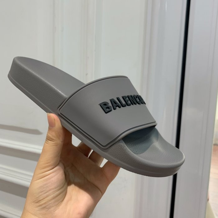 Шлепанцы фото 3