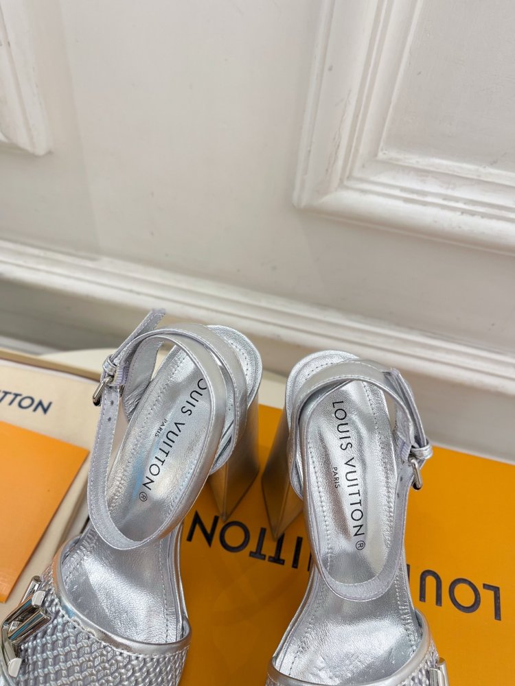 Босоножки фото 7