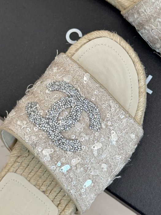 Шлепанцы женские фото 7