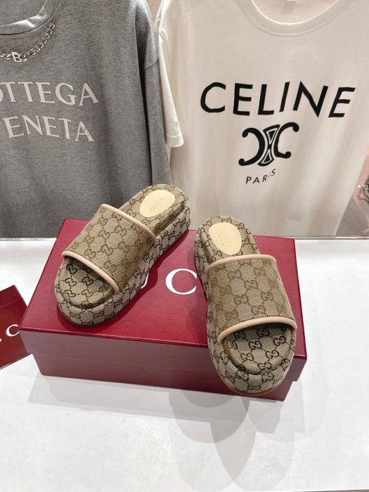 Шлепанцы фото 2