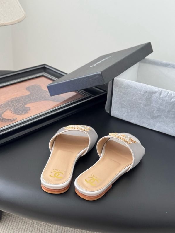 Шльопанці жіночі фото 6