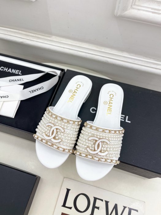 Шлепанцы женские фото 4