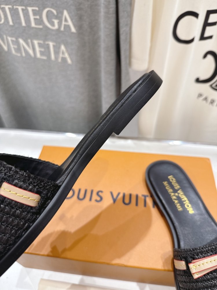 Шлепанцы женские фото 7